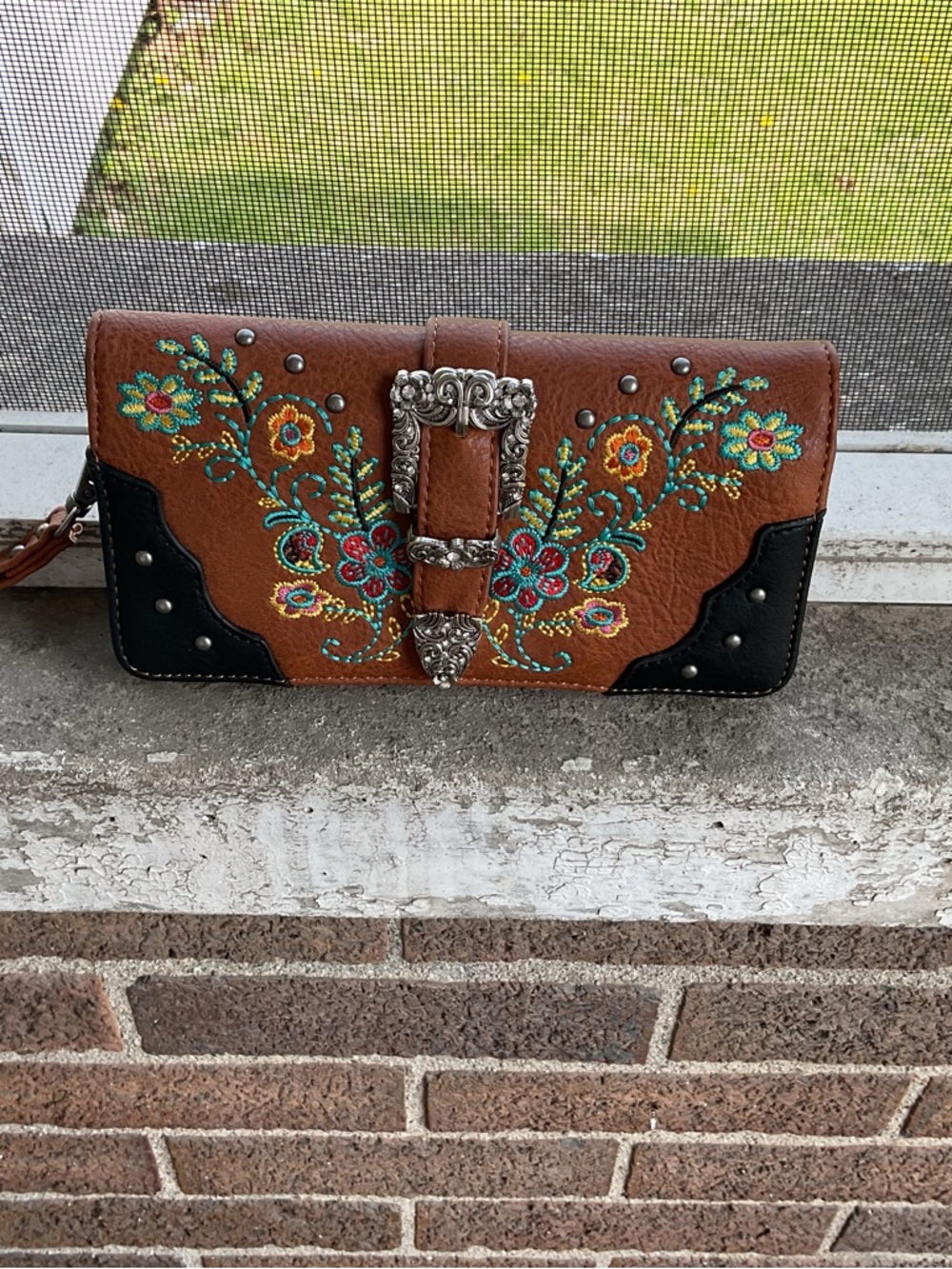 MONTANA WEST WALLET Brown Embroidered Floral Wallet Clutch with Silver Buckle - Picture 3 of 9